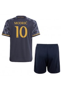 Real Madrid Luka Modric #10 Jalkapallovaatteet Lasten Vieraspeliasu 2023-24 Lyhythihainen (+ Lyhyet housut)
